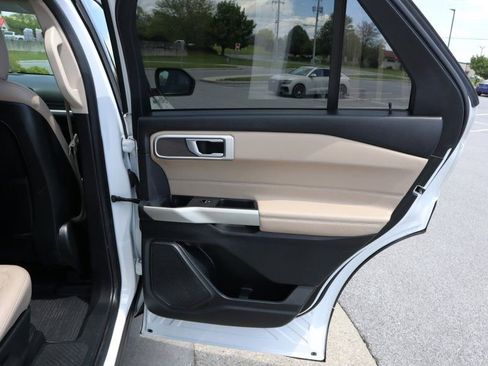 Used 2020 Ford Explorer XLT w/ Equipment Group 202A AWD/4WD image 21