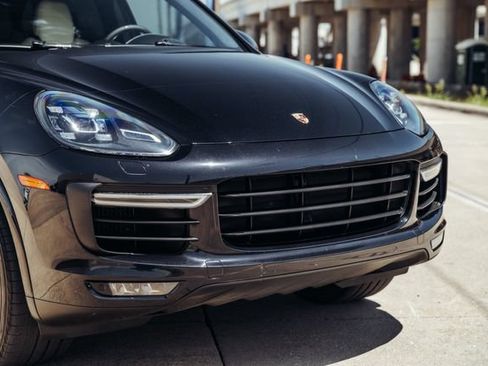 Used 2016 Porsche Cayenne Turbo AWD/4WD image 60