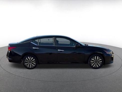 Used 2025 Nissan Altima 2.5 SV image 16