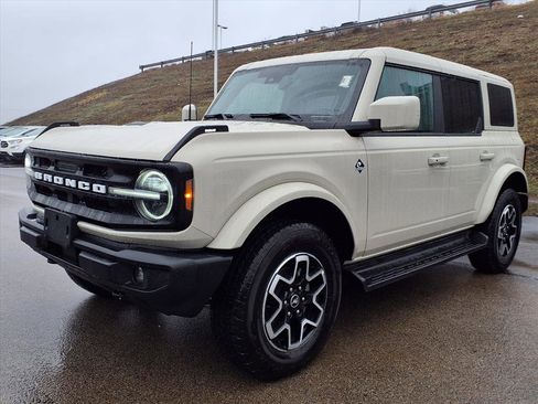 Used 2025 Ford Bronco Outer Banks image 3