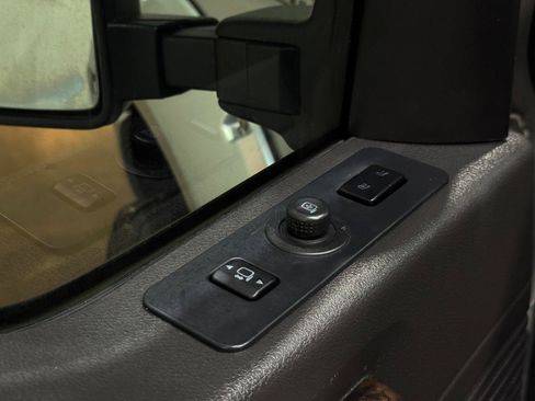 Used 2014 Ford F250 Platinum w/ FX4 Off-Road Package AWD/4WD image 32