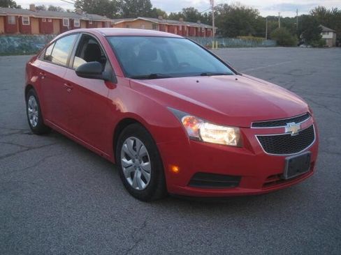 Used 2014 Chevrolet Cruze LS image 3