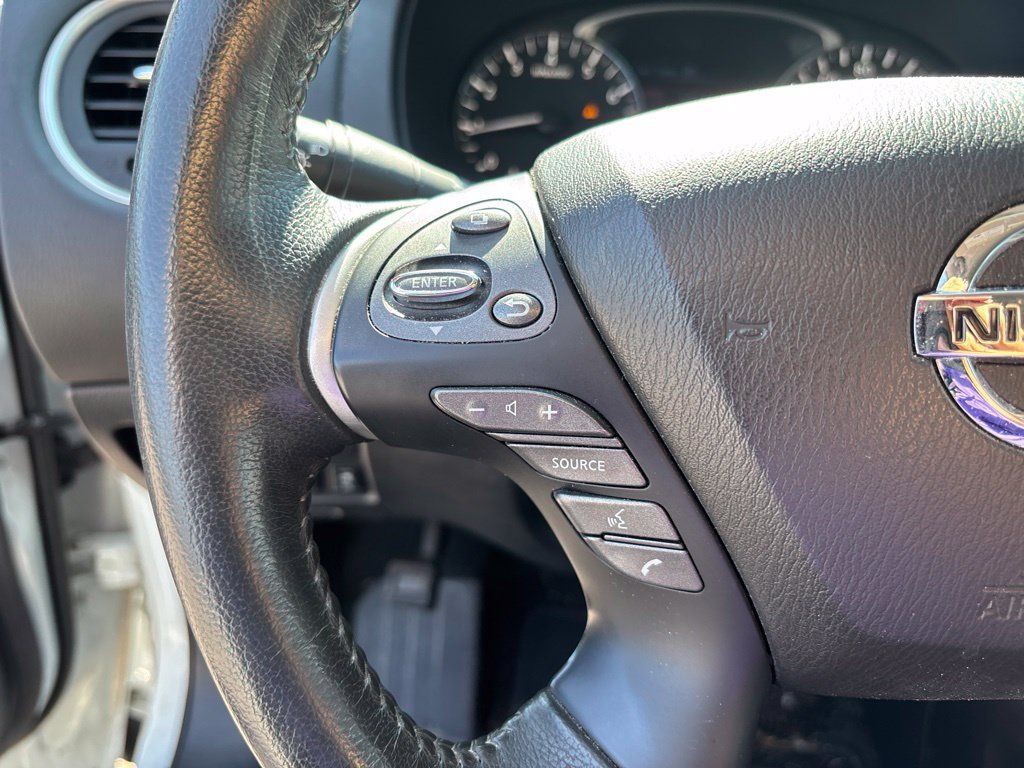 Used 2018 Nissan Pathfinder SL AWD/4WD image 19