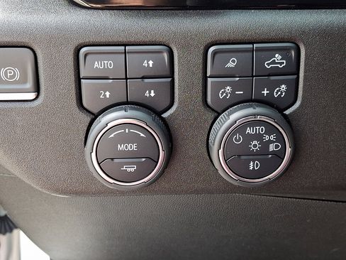 Used 2024 Chevrolet Silverado 1500 High Country w/ Technology Package AWD/4WD image 24