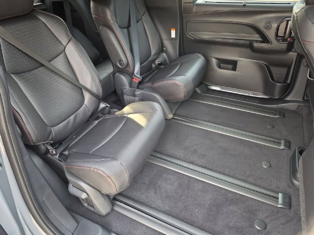 Certified 2026 Toyota Sienna XSE FWD image 32
