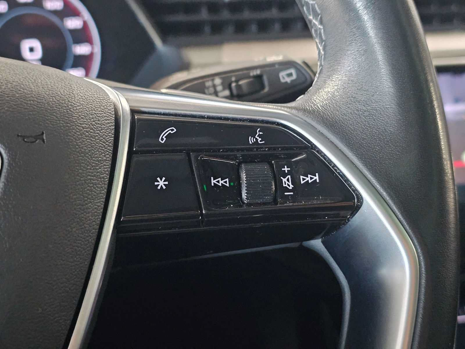 Used 2024 Audi Q8 e-tron Premium Plus AWD/4WD image 28
