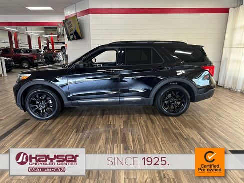 Used 2020 Ford Explorer XLT w/ Equipment Group 202A AWD/4WD image 2
