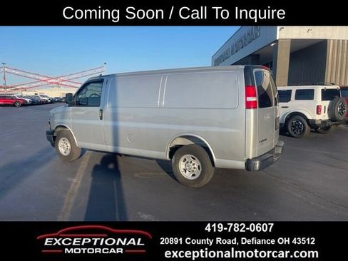 Used 2025 Chevrolet Express 3500 w/ Hotel Shuttle Package RWD image 3
