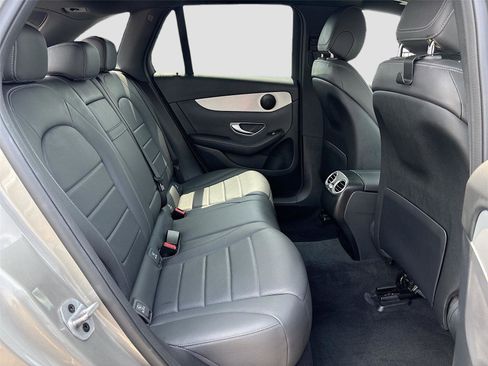 Used 2021 Mercedes-Benz GLC 300 4MATIC image 27