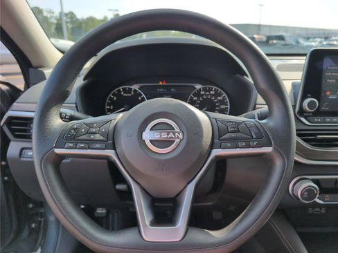 Used 2023 Nissan Altima 2.5 SV FWD image 29
