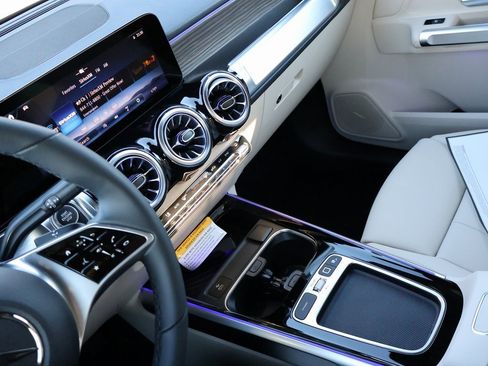 New 2026 Mercedes-Benz GLB 250 4MATIC image 21