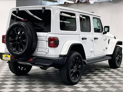 Used 2025 Jeep Wrangler Unlimited Sahara AWD/4WD image 14