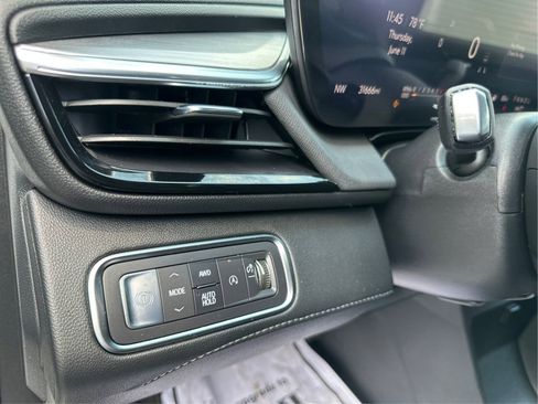 Used 2025 Buick Enclave Preferred AWD/4WD image 19