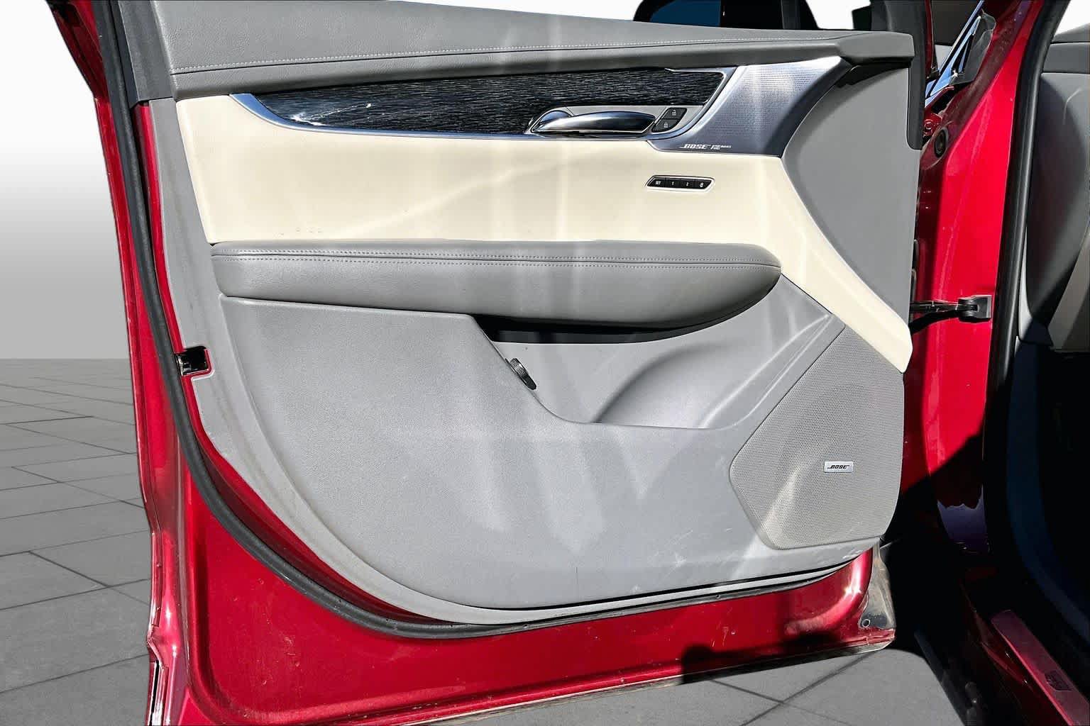 Used 2020 Cadillac XT6 Premium Luxury FWD image 26