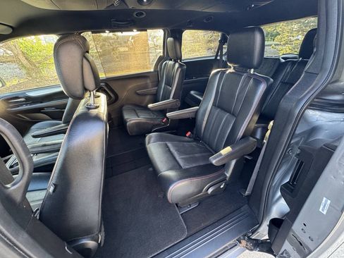 Used 2018 Dodge Grand Caravan GT FWD image 15