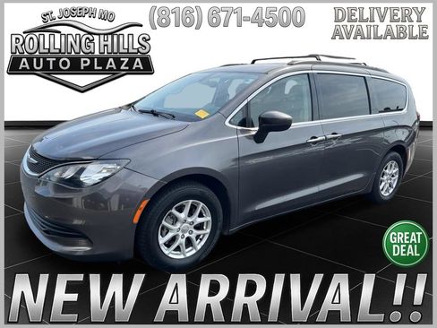 Used 2020 Chrysler Voyager Lxi FWD image 1