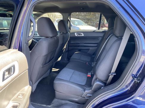 Used 2011 Ford Explorer XLT image 11