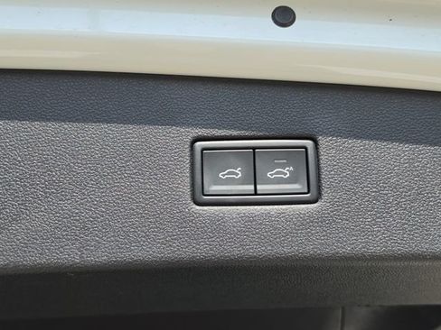 Used 2018 Volkswagen Tiguan SEL Premium AWD/4WD image 8