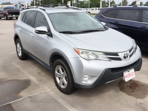 Used 2014 Toyota RAV4 XLE image 2