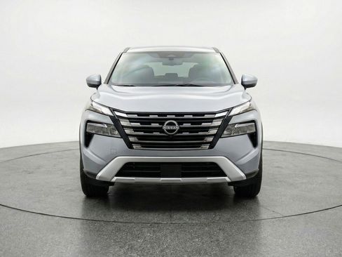 Used 2025 Nissan Rogue SV image 2