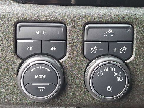 Used 2022 Chevrolet Silverado 1500 LT image 25