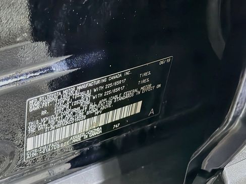 Used 2019 Toyota RAV4 XLE w/ Convenience Package FWD image 12