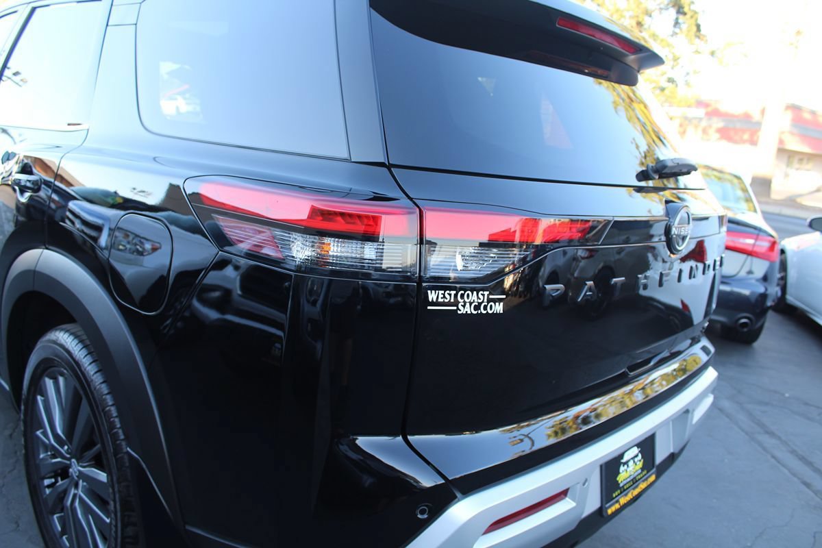 Used 2022 Nissan Pathfinder SL w/ SL Premium Package FWD image 18
