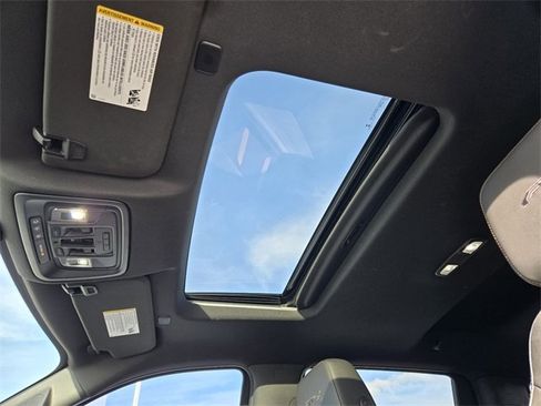 Used 2020 GMC Sierra 1500 AT4 w/ AT4 Premium Package image 7