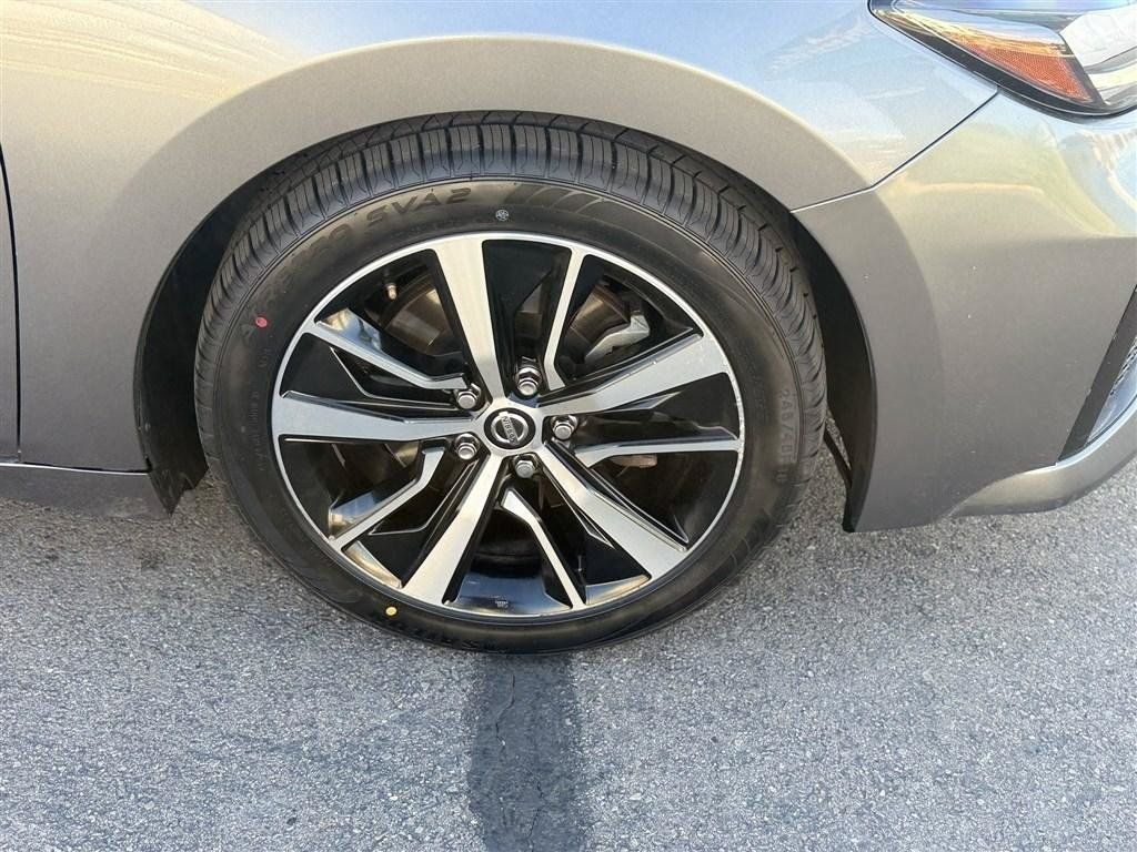 Used 2022 Nissan Maxima SV w/ Floor Mat Group FWD image 9