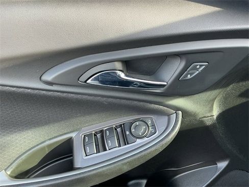 Used 2022 Chevrolet Malibu LT w/ Redline Edition image 22