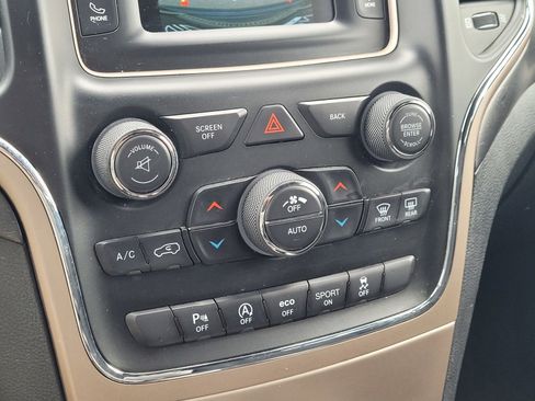 Used 2017 Jeep Grand Cherokee Laredo w/ Quick Order Package 2BE image 26