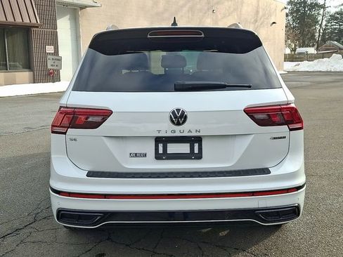 Certified 2024 Volkswagen Tiguan SE R-Line image 9