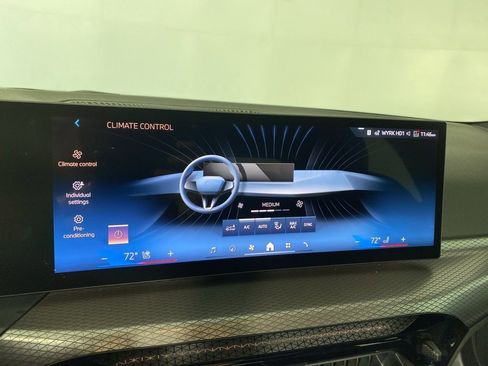 New 2025 BMW 330i xDrive Sedan w/ Convenience Package image 21