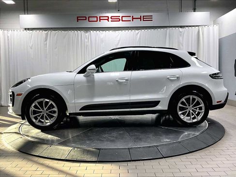 Used 2025 Porsche Macan image 2