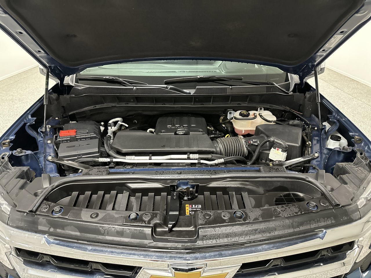 Used 2024 Chevrolet Silverado 1500 LT AWD/4WD image 17