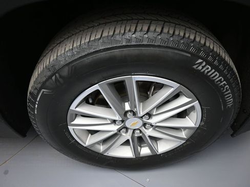 Used 2023 Chevrolet Traverse LT FWD image 13