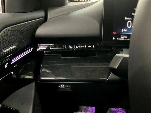 Used 2026 BMW 530i w/ Premium Package image 34