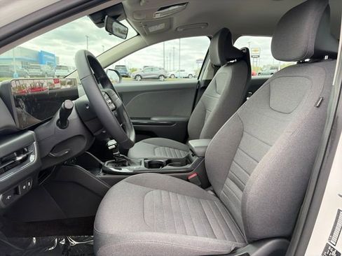 Used 2025 Kia K4 EX image 17