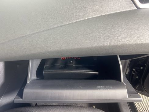 Used 2022 Toyota Corolla LE FWD image 35