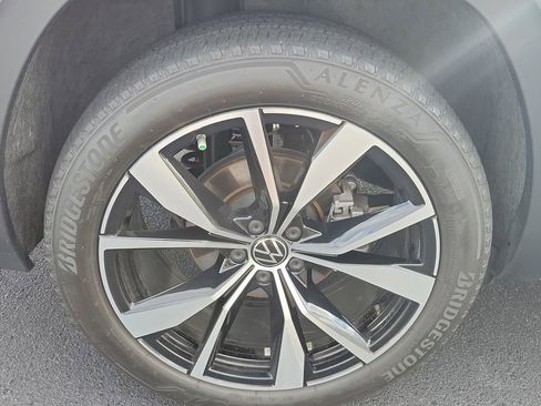 Used 2024 Volkswagen Atlas SEL Premium R-Line image 7