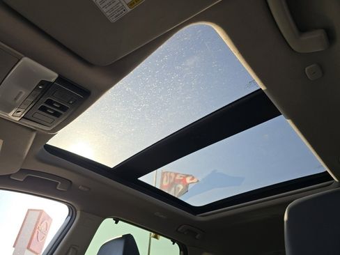 Used 2023 Nissan Rogue SV w/ SV Premium B Package image 4