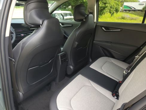 New 2025 Kia Niro SX Touring image 8