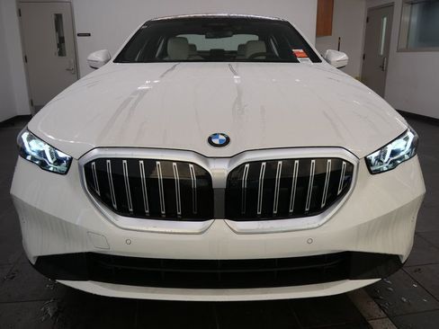 Used 2025 BMW 530i image 9