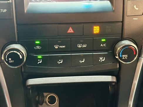 Used 2015 Toyota Camry SE image 22