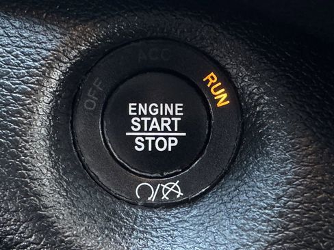 Used 2021 Jeep Cherokee Latitude Plus FWD image 20