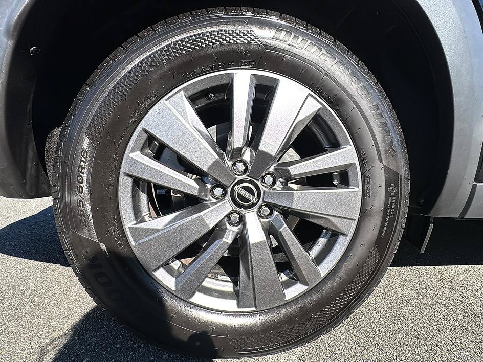 Certified 2025 Nissan Pathfinder SV FWD image 11