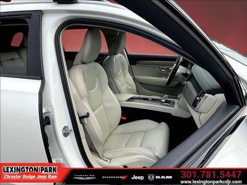 Used 2023 Volvo V90 B6 Cross Country Ultimate AWD/4WD image 28