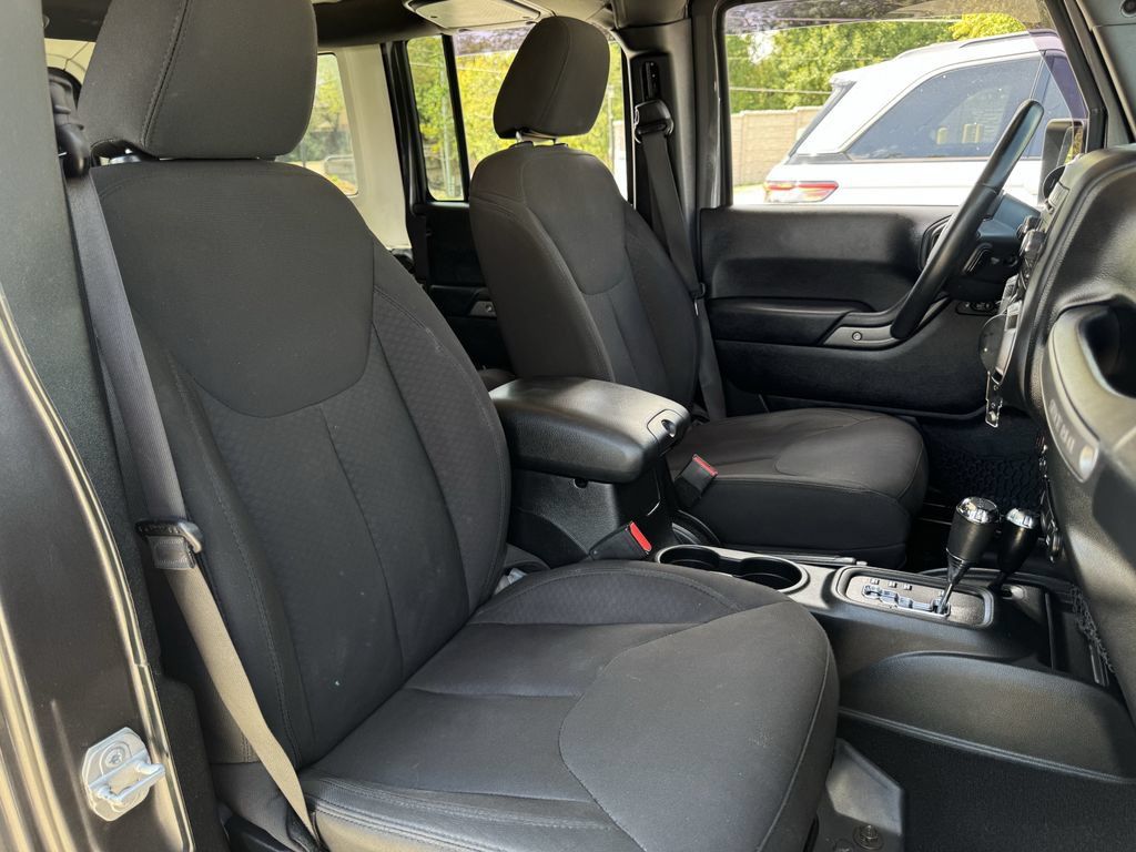 Used 2018 Jeep Wrangler Unlimited Sport S AWD/4WD image 23
