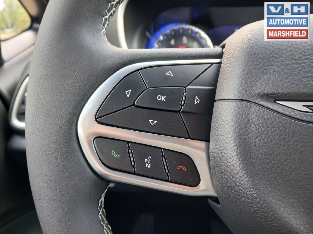 New 2027 Chrysler Pacifica Select w/ Family Tech Group AWD/4WD image 15
