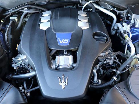 Used 2017 Maserati Levante S image 28